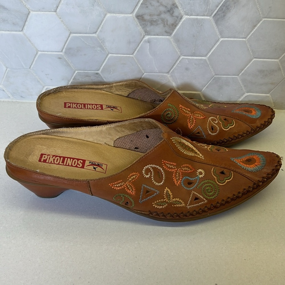PIKOLINOS Brown Embroidered Mules